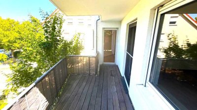 Helle und ansprechende 2-Zimmer-Wohnung mit großem  Balkon im 1. OG