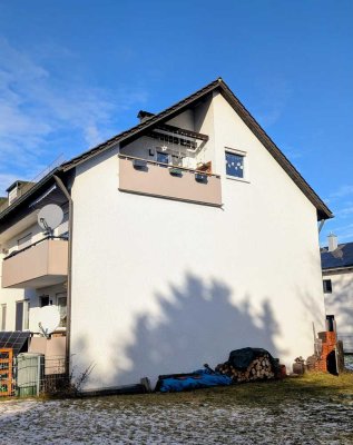 Sehr schöne, geräumige zwei Zimmer DG-Wohnung mit Balkon