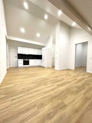 Lichtdurchflutete Neubau Dachgeschoßwohnung mit großem Balkon