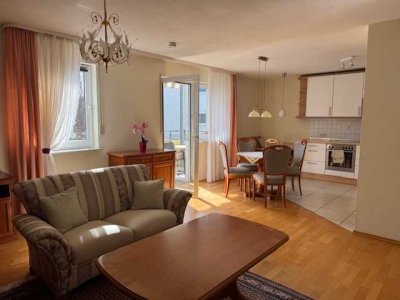 Helle 2-Zimmer-Wohnung mit Aufzug, Südbalkon, Parkett & FBH – BJ 1999, Fernwärme, Energieklasse C