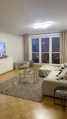 Helle 2-Zimmer Wohnung - Balkon - Einbauküche - Parkettboden - Tiefgaragenstellplatz
