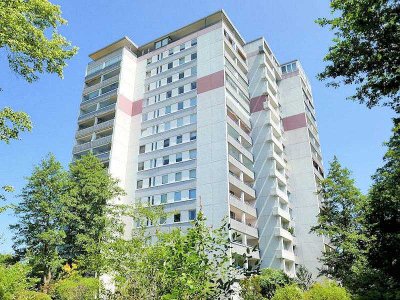 Schöne Eigentumswohnung mit großem Balkon und EBK!