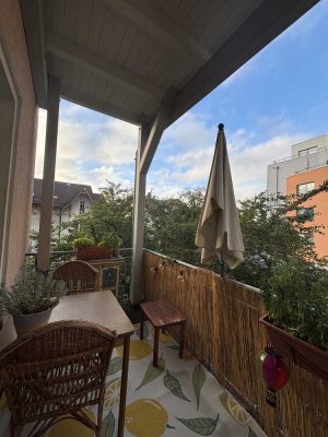 Geschmackvolle Altbauwohnung mit Balkon und Einbauküche in Jena