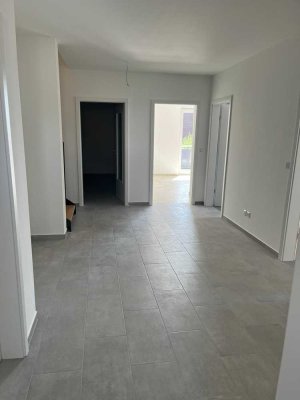 Neubau 4-Zimmer- Etagen- Wohnung mit großem Dachstudio zur Miete in Freckenfeld