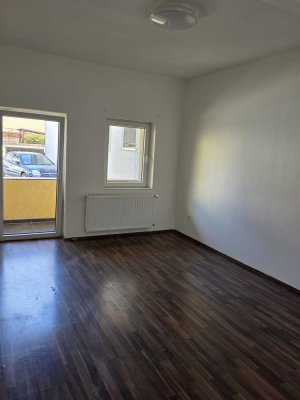 Gemütliche 2-Zimmer-Erdgeschosswohnung mit Balkon Einbauküche