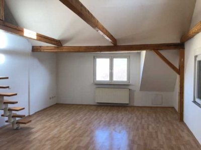 Geräumige 2-Zimmer-Dachgeschosswohnung in Lohnsfeld ab sofort