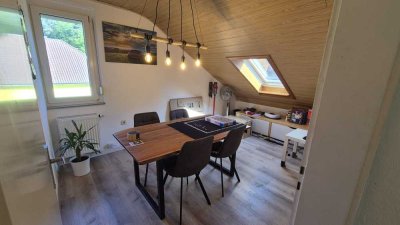 Ansprechende und modernisierte 2,5-Raum-DG-Wohnung in Ispringen