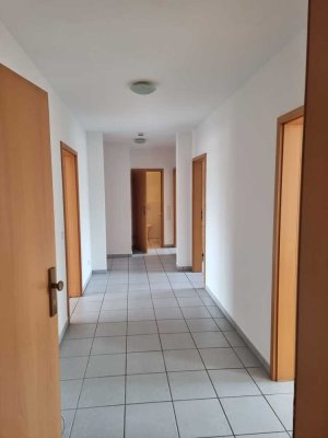 *UNVERMIETET* Helle Wohnung mit Balkon, Einbauküche, HSW & Stellplatz, gepflegt & ruhig in Osterwald