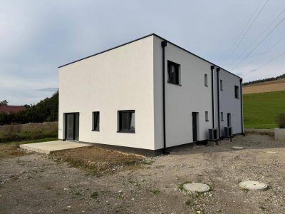 Neubau-Doppelhaus-Hälfte mit 4 Schlafzimmern!