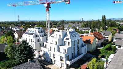 Herbstaktion! GENIAL - Lebens(t)raum Erfüller im Grünen! Klimaaktiv Bronze! Ab ins Dachgeschoss + 3 Zimmer + 2 Terrassen + Viel Lebensqualität! Wärmepumpe und Solaranlage + Naturnahe Gewässer ums Eck!