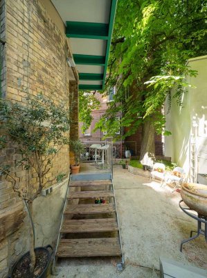 Wohnen & Arbeiten: Altbauetage mit Garten in ruhiger Citylage.
