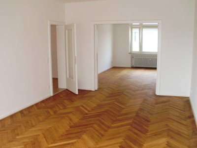 Top 4-Zi.Wohnung / Parkett / moderne Bäder / gr. Balkon / Garage /  in guter Wohnlage von Oberkassel