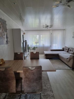 Schöne gemütliche Wohnung in sehr ruhiger Sackgassen Lage mit herrlichem Ausblick. Provisionsfrei.