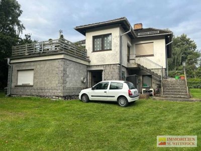 Grundstück mit EFH und Scheune in Hanglage