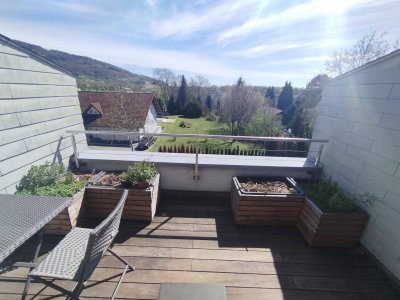 Helle Wohnung mit schöner Terrasse und Parkplatz nähe JKU