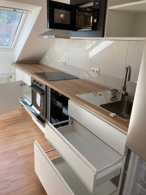 Exklusive 2,5 -Zimmer DG Wohnung mit Einbauküche in Aschaffenburg-Damm