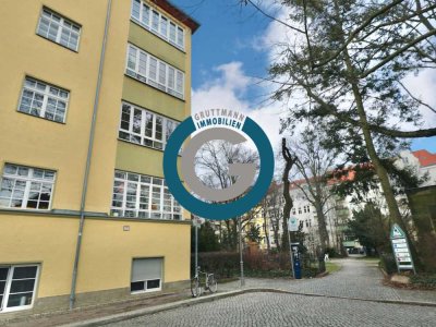 GUTE RAUMAUFTEILUNG & SOLIDES BAUJAHR - ZUM RENOVIEREN & NEU GESTALTEN - DIREKTE LAGE AM PARK