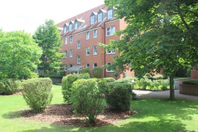 Top modernisierte 2,5 Zimmer Wohnung im 2. Obergeschoss links mit Balkon