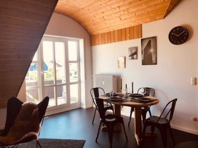 Geschmackvolle 1-Zimmer-Dachgeschosswohnung mit geh. Innenausstattung mit Balkon und EBK in Gilching