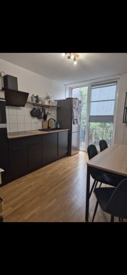 Freundliche, gepflegte 2-Zimmer-Wohnung mit Balkon und Einbauküche in Ingolstadt