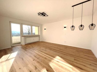 Provisionsfrei* Neu renovierte 3 Zimmer Wohnung mit Balkon und Einzelgarage
