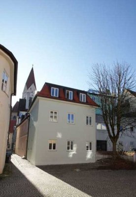Wohnen im Herzen der Altstadt – stilvoll sanierte 3-Zimmer-Erdgeschosswohnung mit Innenhofterrasse