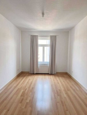 Helle 3 Zi.-Altbauwohnung mit guter Raumaufteilung nahe des Gerichts