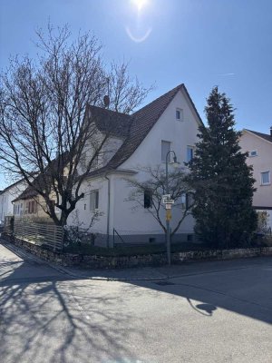 Freundliches 5-Zimmer-Einfamilienhaus mit EBK in Dettingen unter Teck