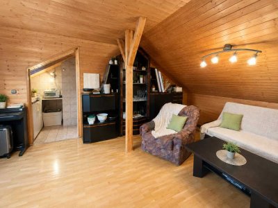 Möblierte Dachgeschosswohnung mit Holzcharme in Dortmund-Hacheney