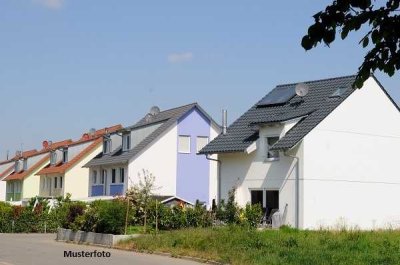 Neuwertige 2-Zimmer-Wohnung mit 2 Pkw-Stellplätzen