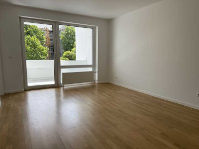 Neuwertige, gut geschnittene Whg - Wohnküche - energetisch saniertes MFH - Parkett - Ostbalkon