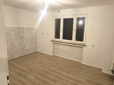 900 € - 140 m² - 7.0 Zi.