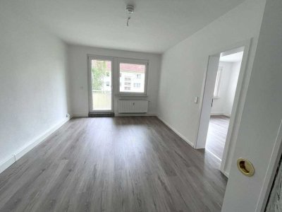 Wohnen in Ebersdorf mit Balkon- frisch sanierte 3-Raum-Wohnung