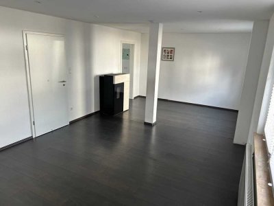 Top modernisiert!
Einfach einziehen und genießen!
Ihre Chance!