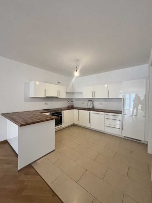 2 Nettokaltmieten Frei zum Einzug!Moderne 2 Zimmer Wohnung mit Einbauküche und Balkon