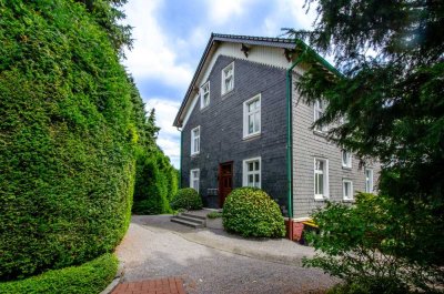 Elegante Dachgeschosswohnung im sanierten Altbau – ruhig und zentral in Wuppertal-Uellendahl-Ost