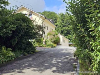 "Bayersried/Eggenthal: ruhige Wohnung im 1 OG, 4 ZI, 105 m2, 
großer Balkon inkl. 2 Garagen,