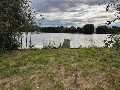 Wassergrundstück mit Datsche