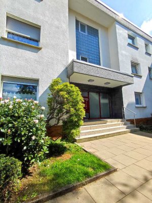 * Zwei Wohnungen, ein Preis * Ihre Chance in Top-Lage * Mit Balkon, Keller und Stellplatz *