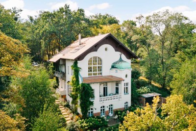 Künstlervilla mit großem Garten