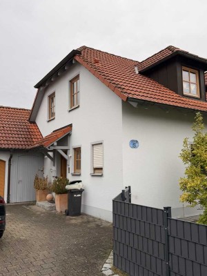 Gepflegtes Einfamilienhaus mit Doppelgarage in Etzenricht