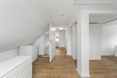 Vollmöbliertes Renoviertes Zimmer in 10-er WG