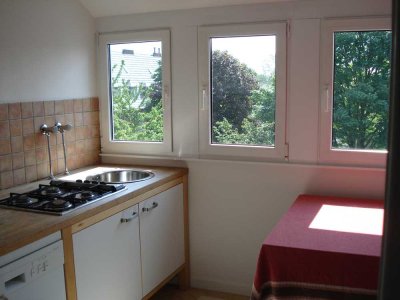 Gepflegte und renovierte 2-Zimmer-Wohnung im Dachgeschoss