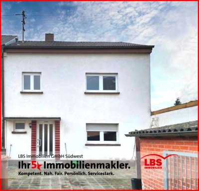 Ideal für Familien: Reihenendhaus mit viel Potenzial und Abenteuergarten !
