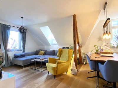 Altbaucharme: Sanierte 3-Zimmer Dachmaisonette in begehrter Lage