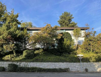 Fantastische Aussichten: Außergewöhnliches Landhaus in unüberbietbar schöner Lage über dem Weindorf
