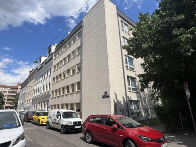 CHARMANTE TERRASSENWOHNUNG 3 ZIMMER