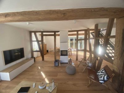 Kernsaniertes Bauernhaus mit Innenhof und Scheune zur befristeten Miete in Sponheim