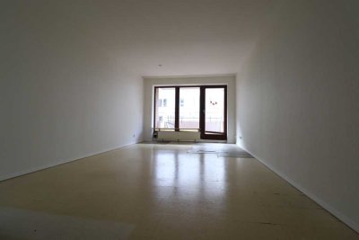 für Handwerker ideal. Geräumige, helle 4-Zi. mit Balkon, Stellplatz