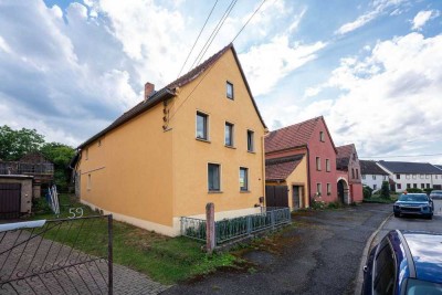 Bauernhaus mit Scheune und Selbstversorgergarten